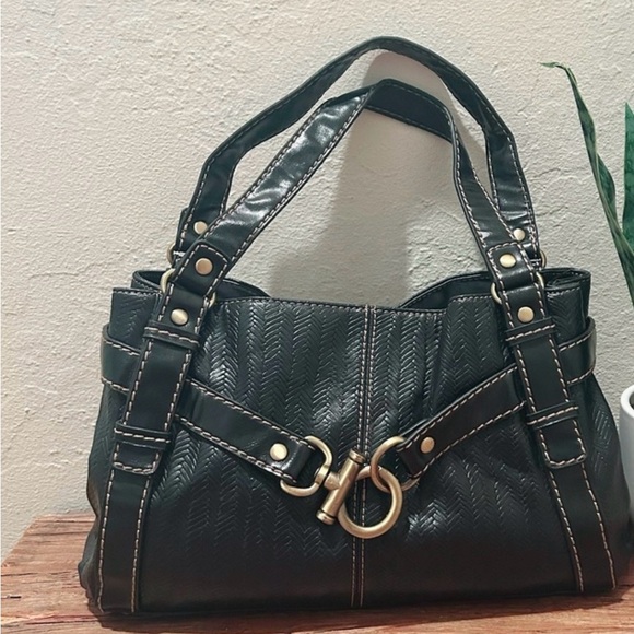 Relic Handbags - ⚡️⚡️🔥🔥 MOVING SALE Relic Black Shoulder Bag with Gold Hardware